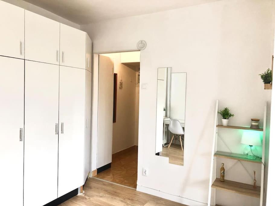 Miejskie Mieszkanie Apartment Varşovia Exterior foto